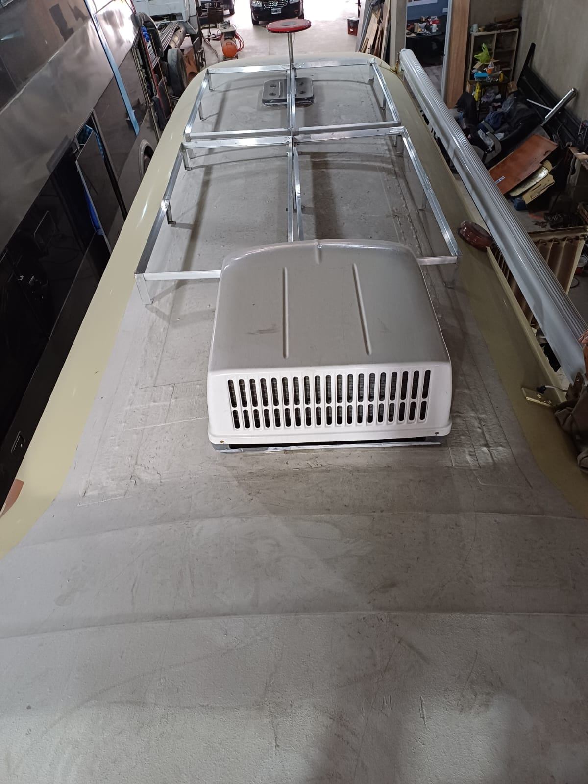 Estructura de soporte para paneles solares en el techo