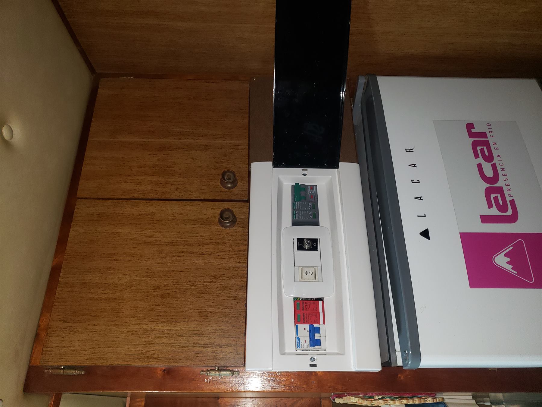 Tablero de control y protecciones del sistema solar